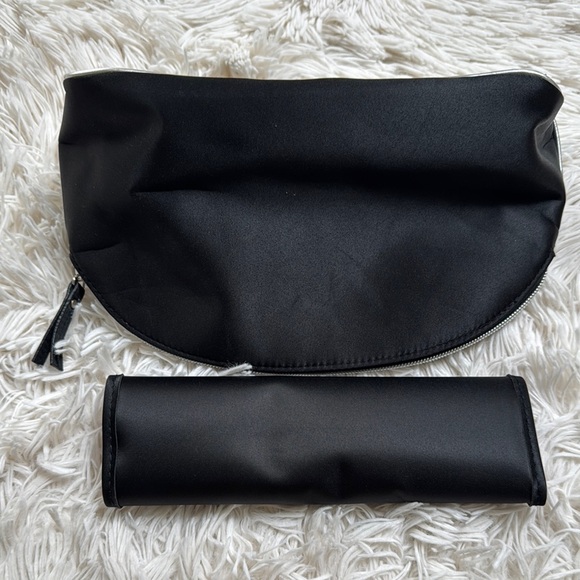 🎉HP🎉 Victoria's Secret Cosmetic Bag & Brush Set NWOT 💗 Black and Silver - Picture 8 of 15